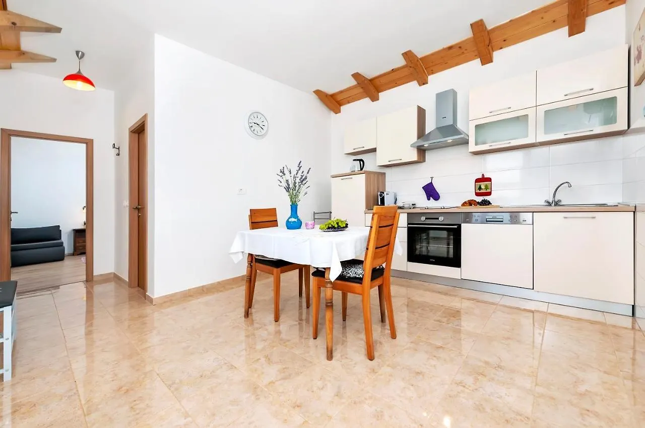 Apartment Ferienwohnung House Lena - 800 M From The Sea Rovinj